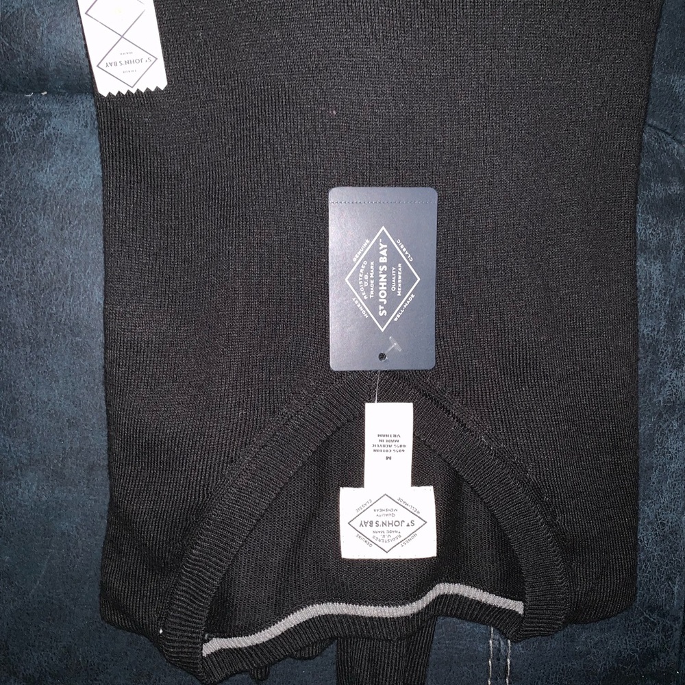 Men’s v neck sweater